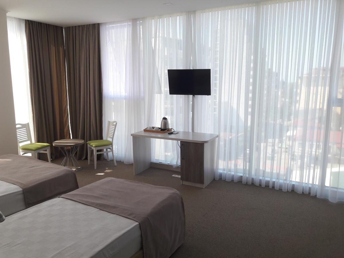 Hotel Green Glass Batumi Luaran gambar