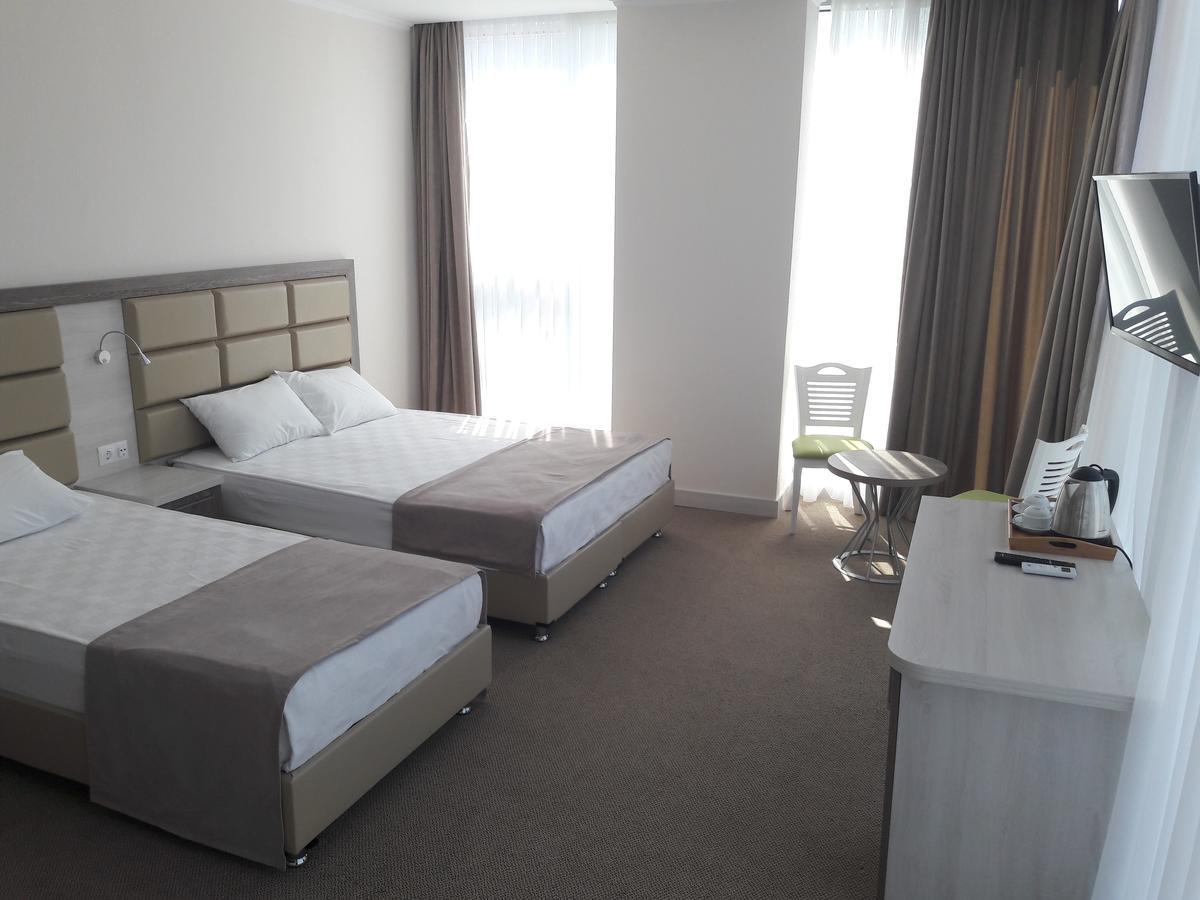 Hotel Green Glass Batumi Luaran gambar