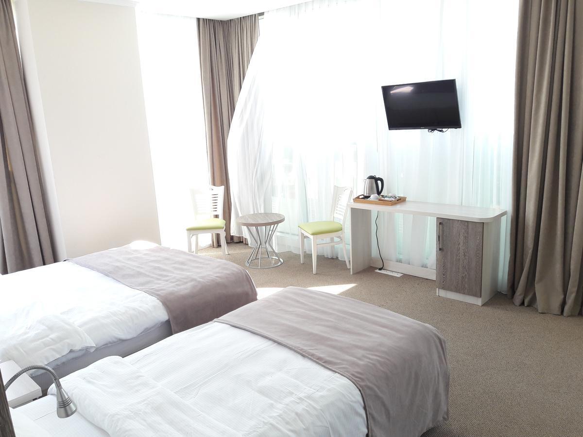 Hotel Green Glass Batumi Luaran gambar