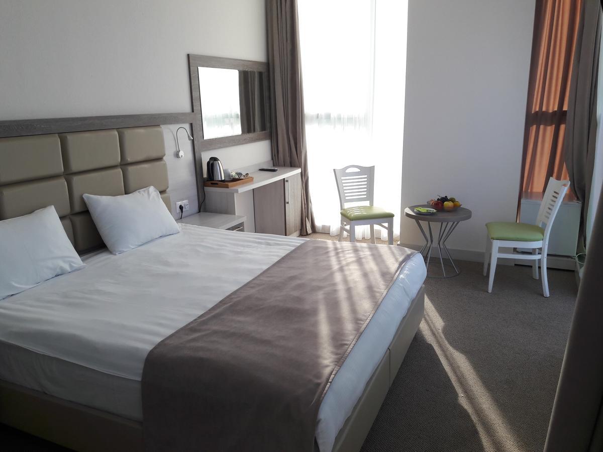 Hotel Green Glass Batumi Luaran gambar