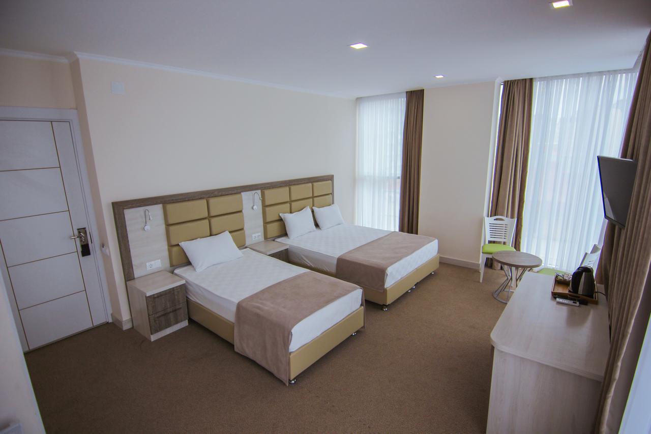 Hotel Green Glass Batumi Luaran gambar