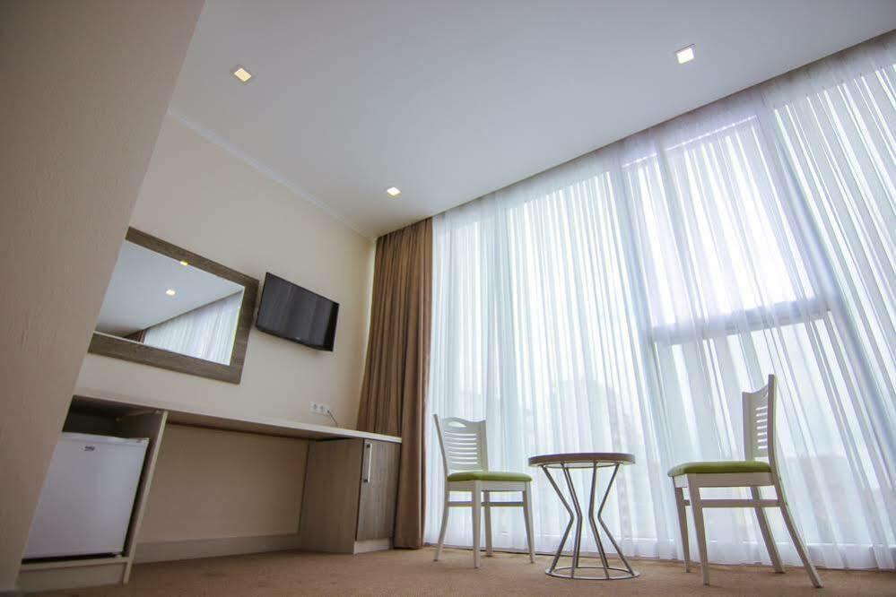 Hotel Green Glass Batumi Luaran gambar